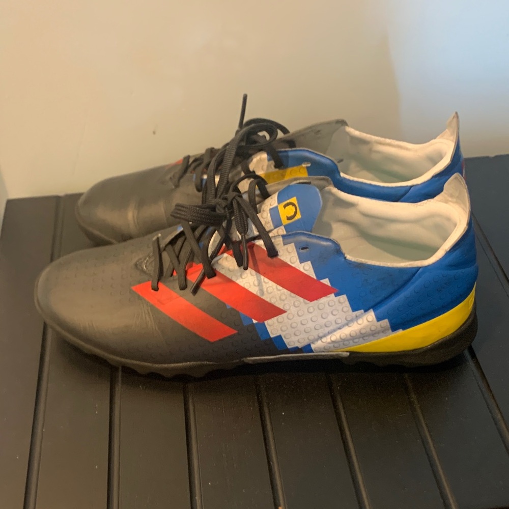 Adidas youth turf cleats size 4